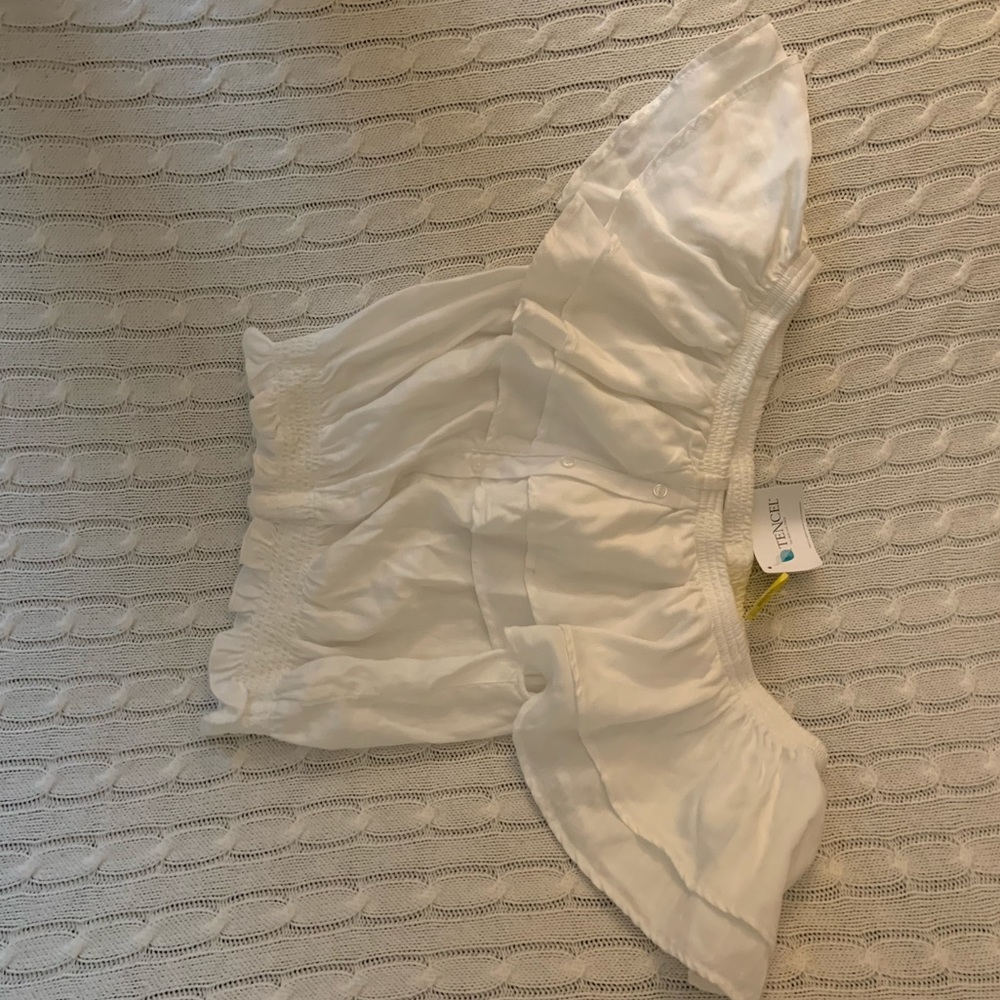 NWT Sneak Peek - Off the shoulder blouse size M
